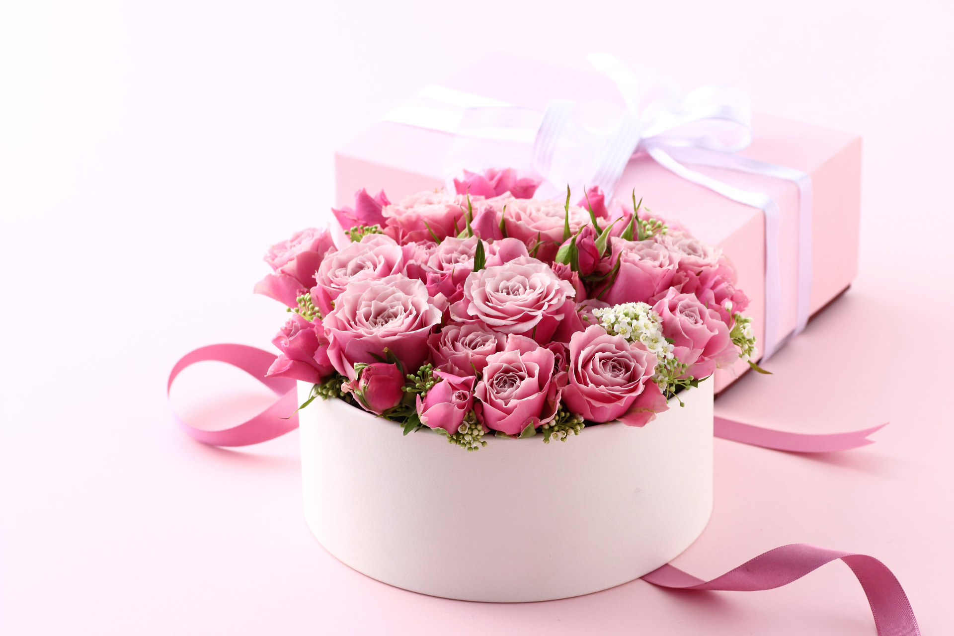 Bộ ảnh bó hoa hồng kèm hộp quà đầy ý nghĩa trong ngày lễ tình yêu Valentine - Hình 11