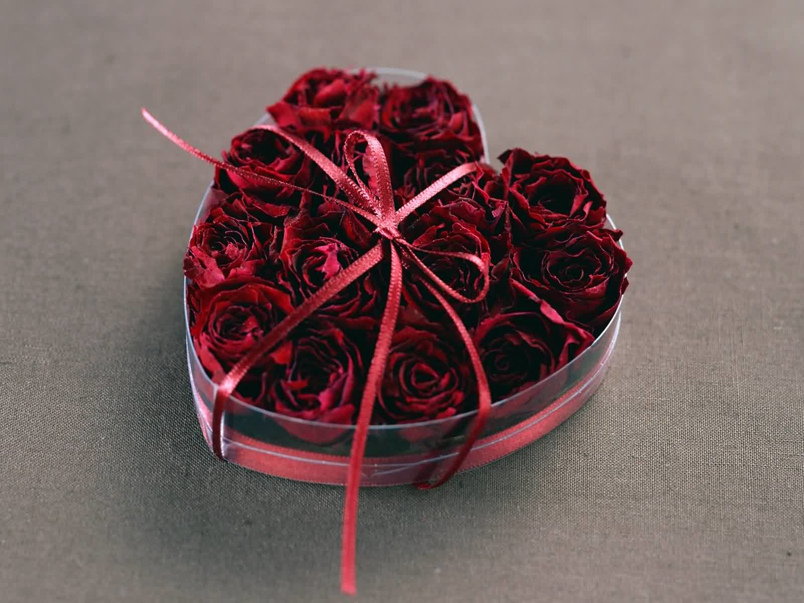 Bộ ảnh bó hoa hồng kèm hộp quà đầy ý nghĩa trong ngày lễ tình yêu Valentine - Hình 9