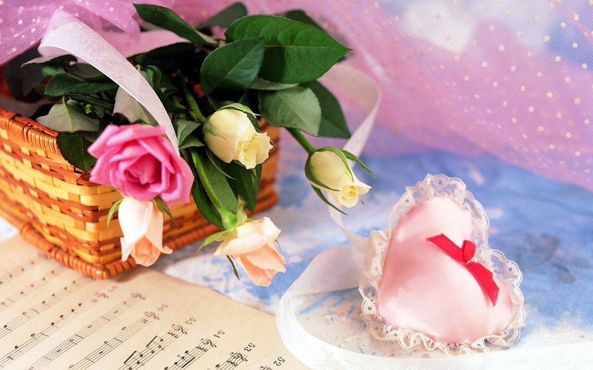 Bộ ảnh bó hoa hồng kèm hộp quà đầy ý nghĩa trong ngày lễ tình yêu Valentine - Hình 1