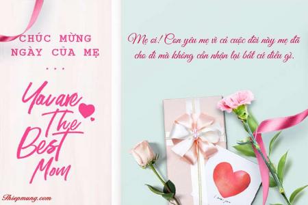 Thiệp chúc mừng ngày của mẹ với hộp quà và hoa đẹp ý nghĩa