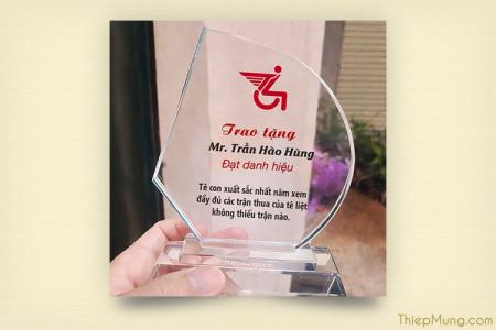 Tạo ảnh chế kỷ niệm chương khoe thành tích sống ảo