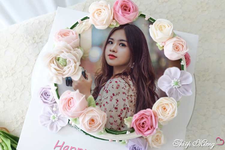 Ghép ảnh chúc mừng sinh nhật với bánh gato và những bông hoa hồng